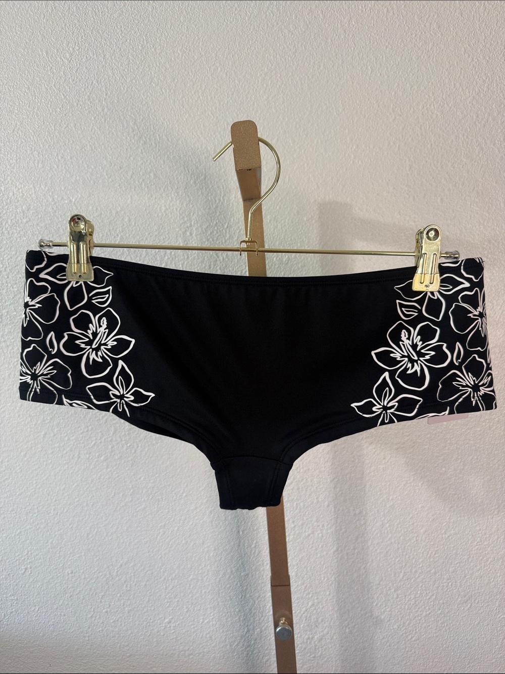 Hurley Black with white floral Boyshort Swim Bottoms-MEDIUM- NWT